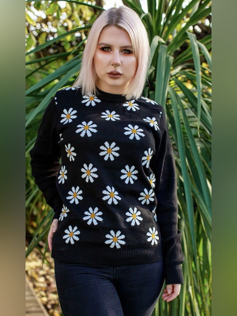Run & Fly Daisy Chain Black Jumper
